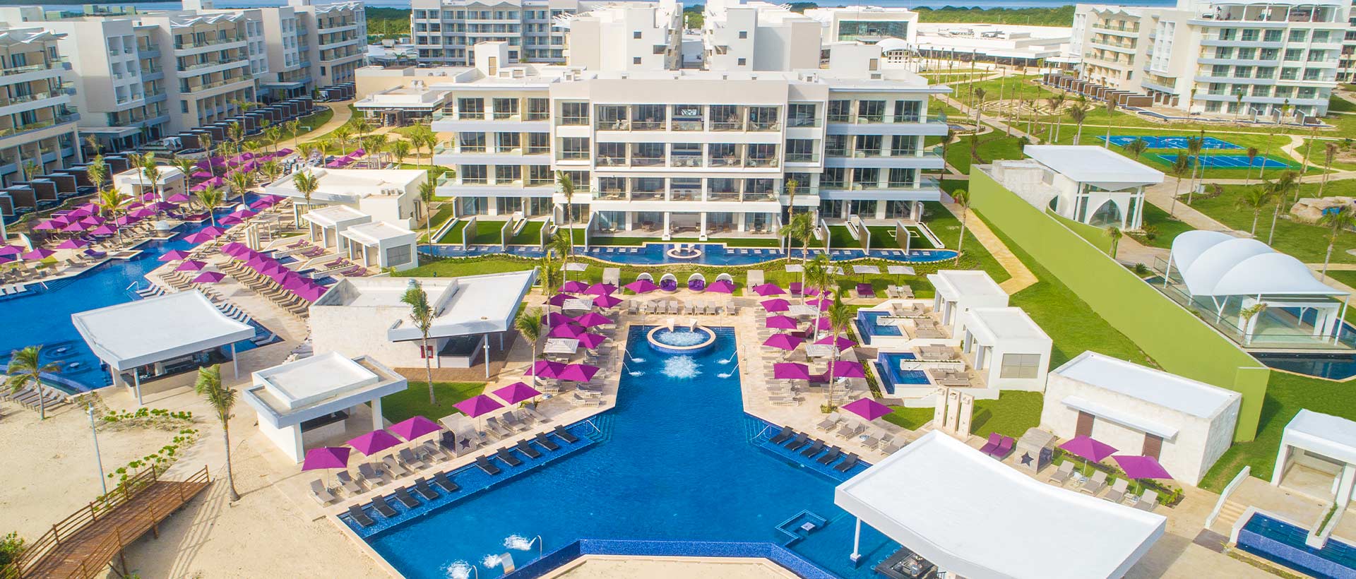 Planet Hollywood Cancun all-inclusive resort with Hollywood-themed entertainment, beachfront pools, and family-friendly amenities.