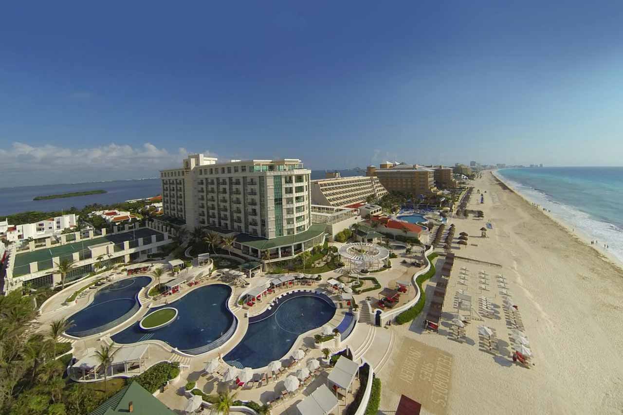 Sandos Cancun all-inclusive resort with beachfront pools, family amenities, and Hotel Zone location.