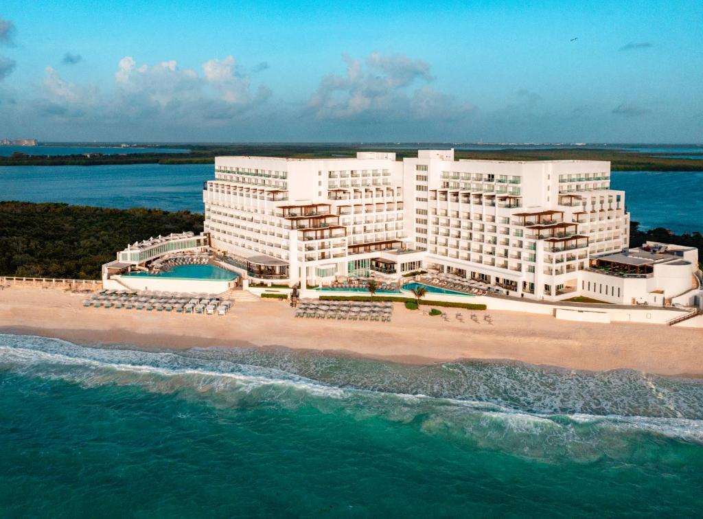 Sun Palace Cancun couples-only all-inclusive resort with oceanfront suites, romantic atmosphere, and beachfront views in Cancun's Hotel Zone.
